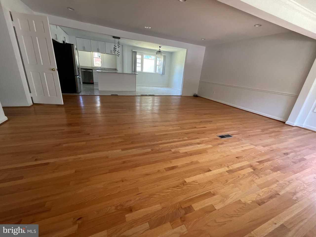 10708 Meadowhill Rd - Photo 5 of 13