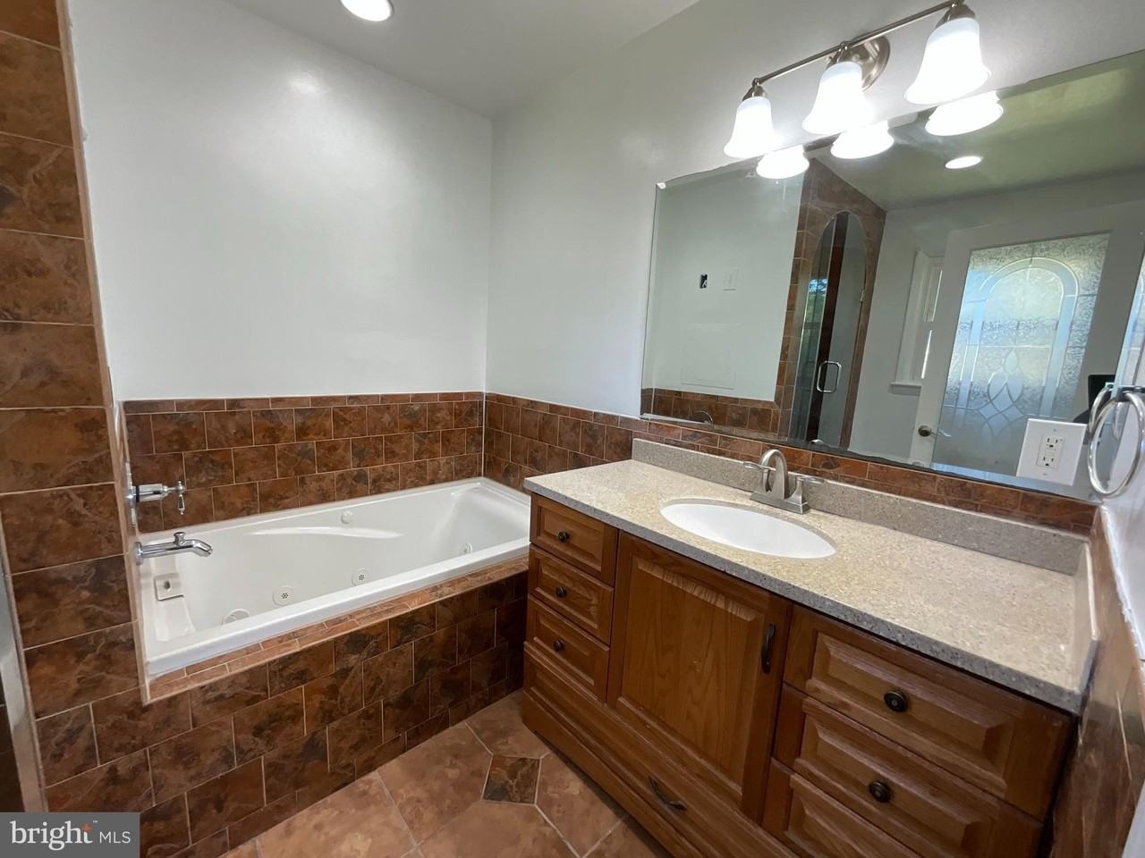 10708 Meadowhill Rd - Photo 6 of 13