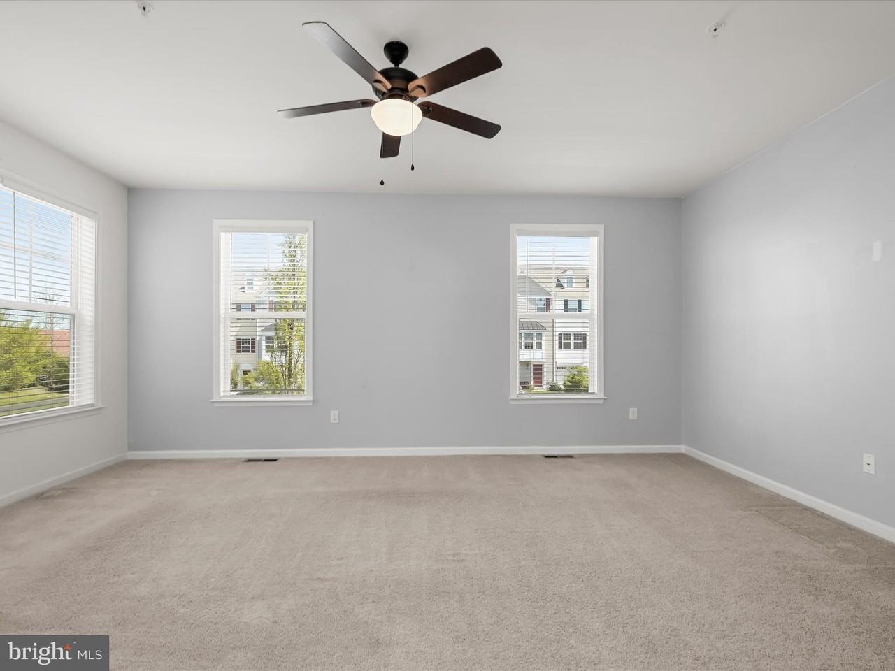 415 Bodkin St - Photo 6 of 34