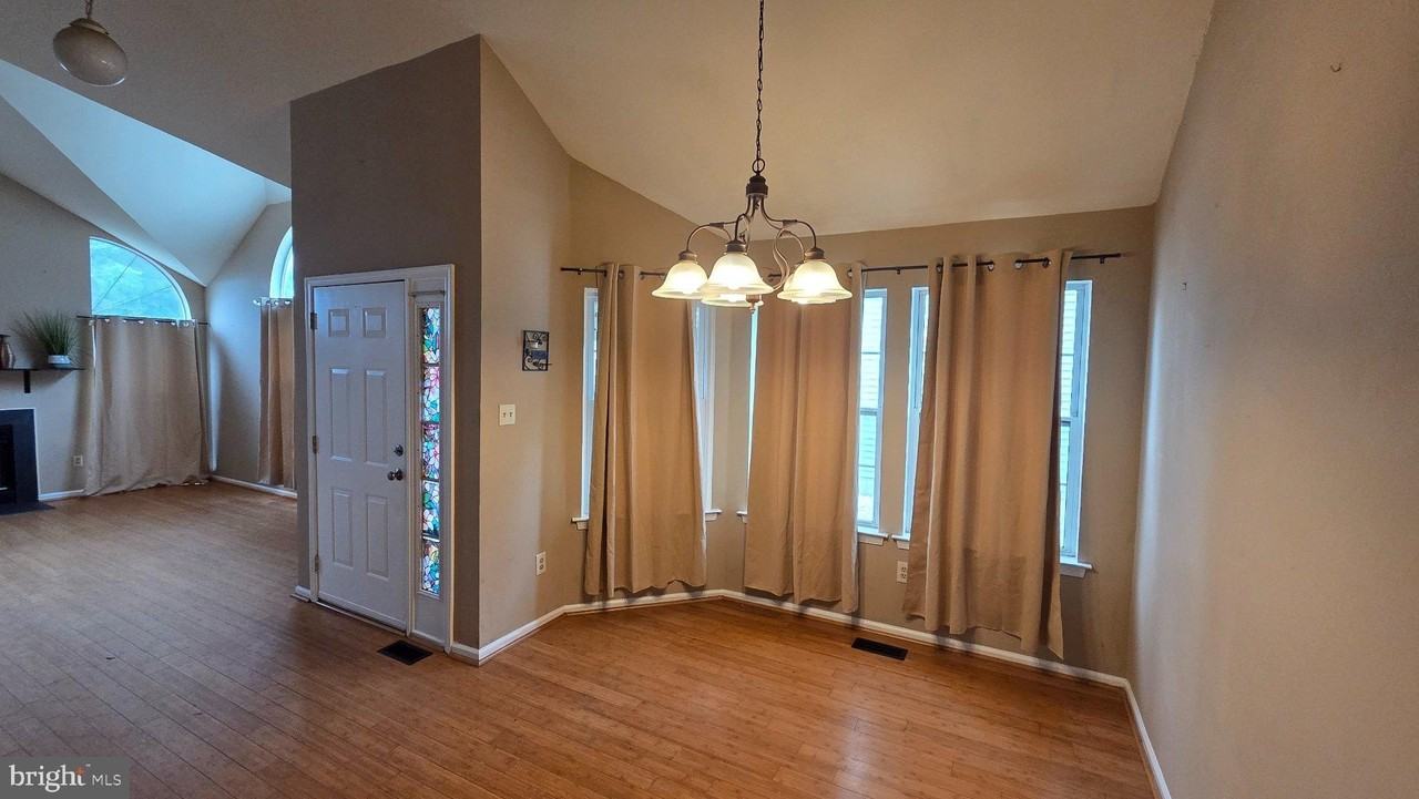 10 Wesley Ln - Photo 4 of 20