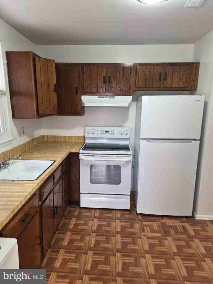 34--8 FLORENCE TOLLGATE Place - Photo 4 of 6