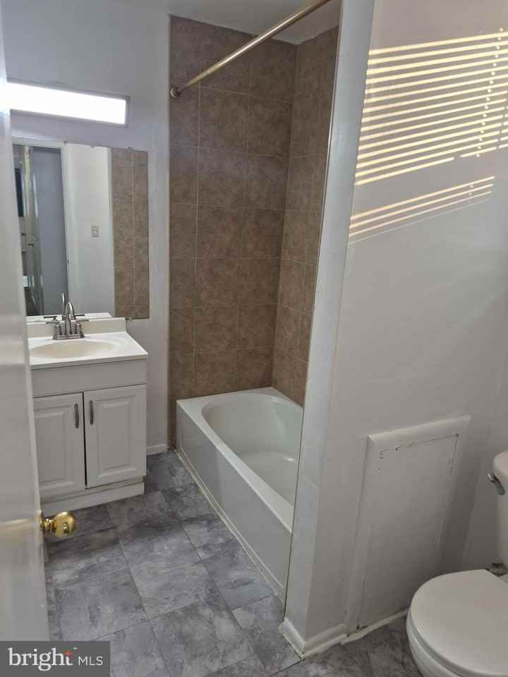 34--8 FLORENCE TOLLGATE Place - Photo 5 of 6