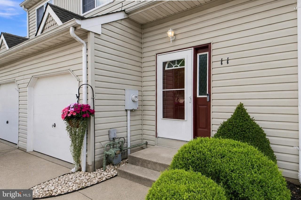 11 Caraway Ct - Photo 2 of 30