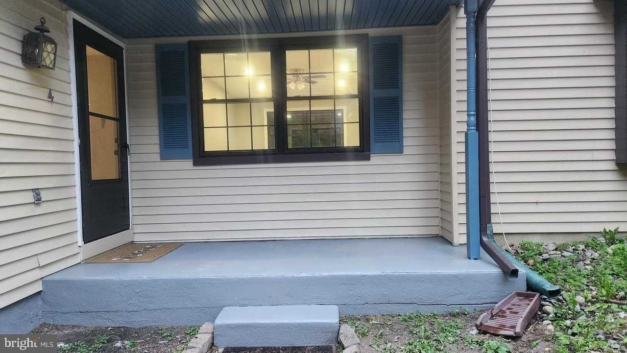 4 Meadowside Ct - Photo 2 of 16