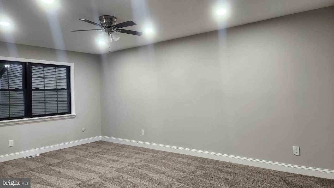 4 Meadowside Ct - Photo 5 of 16