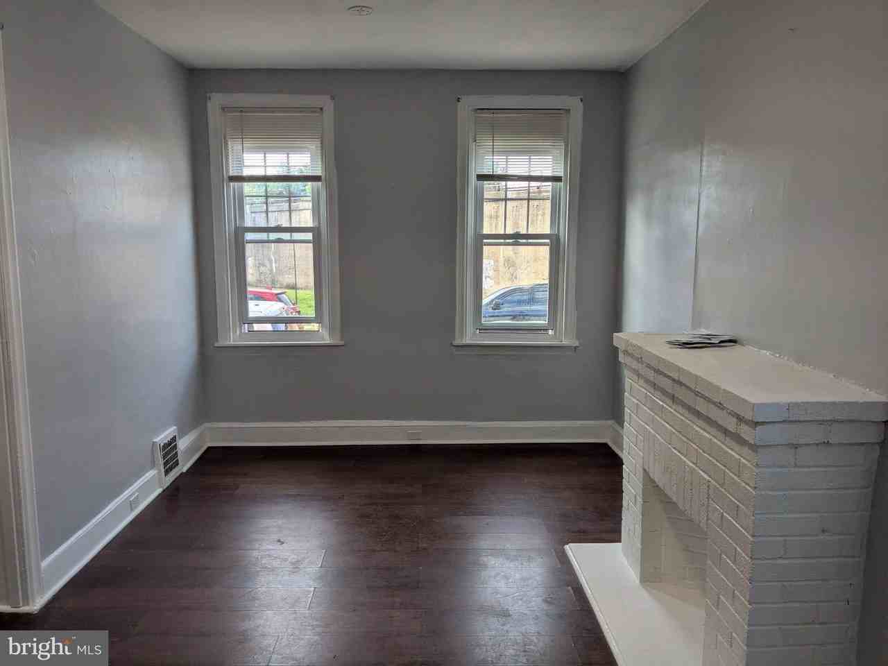 1176 Mechanic St - Photo 3 of 21
