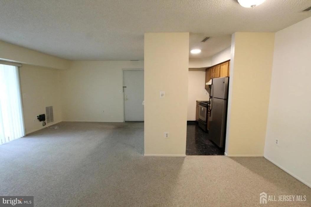 1105 Aspen Dr - Photo 4 of 16