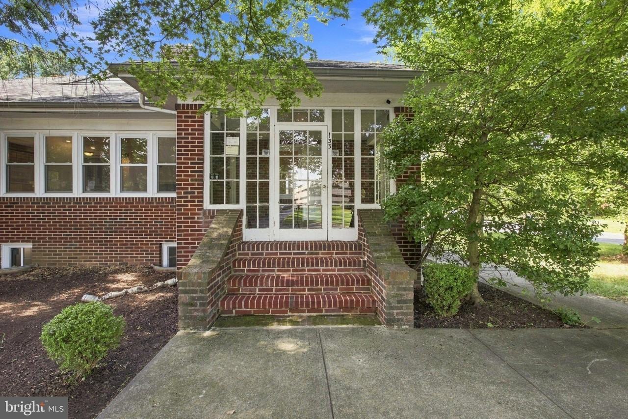 133 Warrenville Rd - Photo 2 of 32