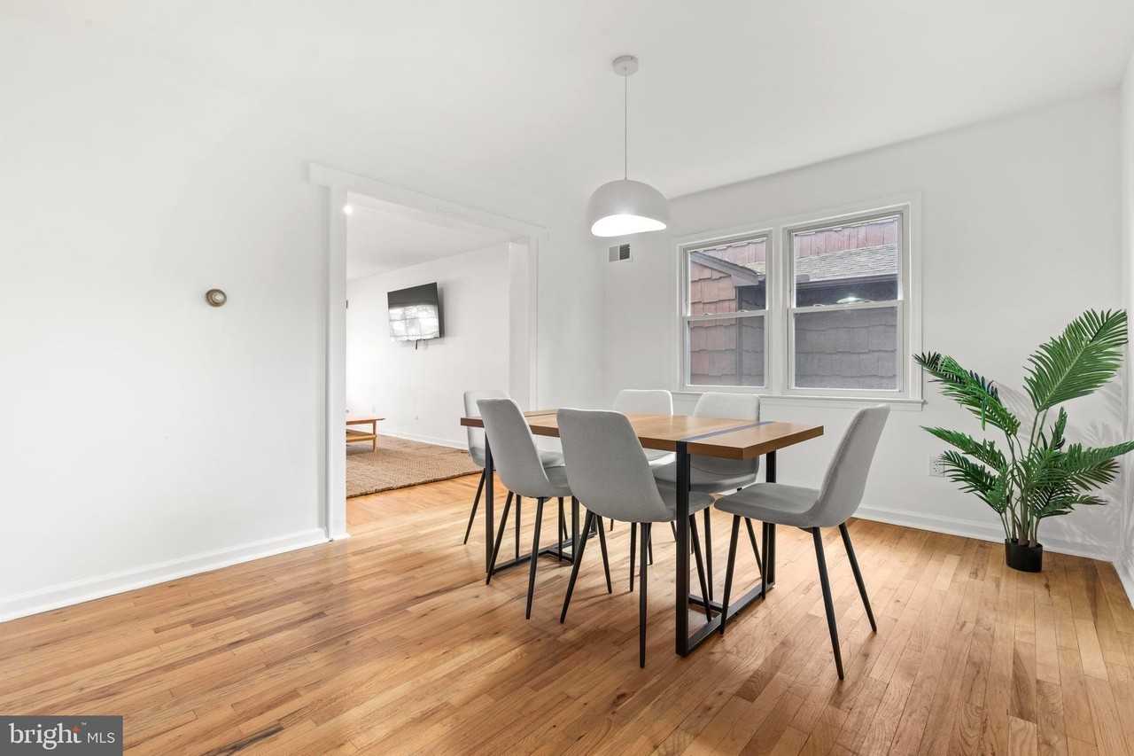 282 Clermont Ter - Photo 5 of 21
