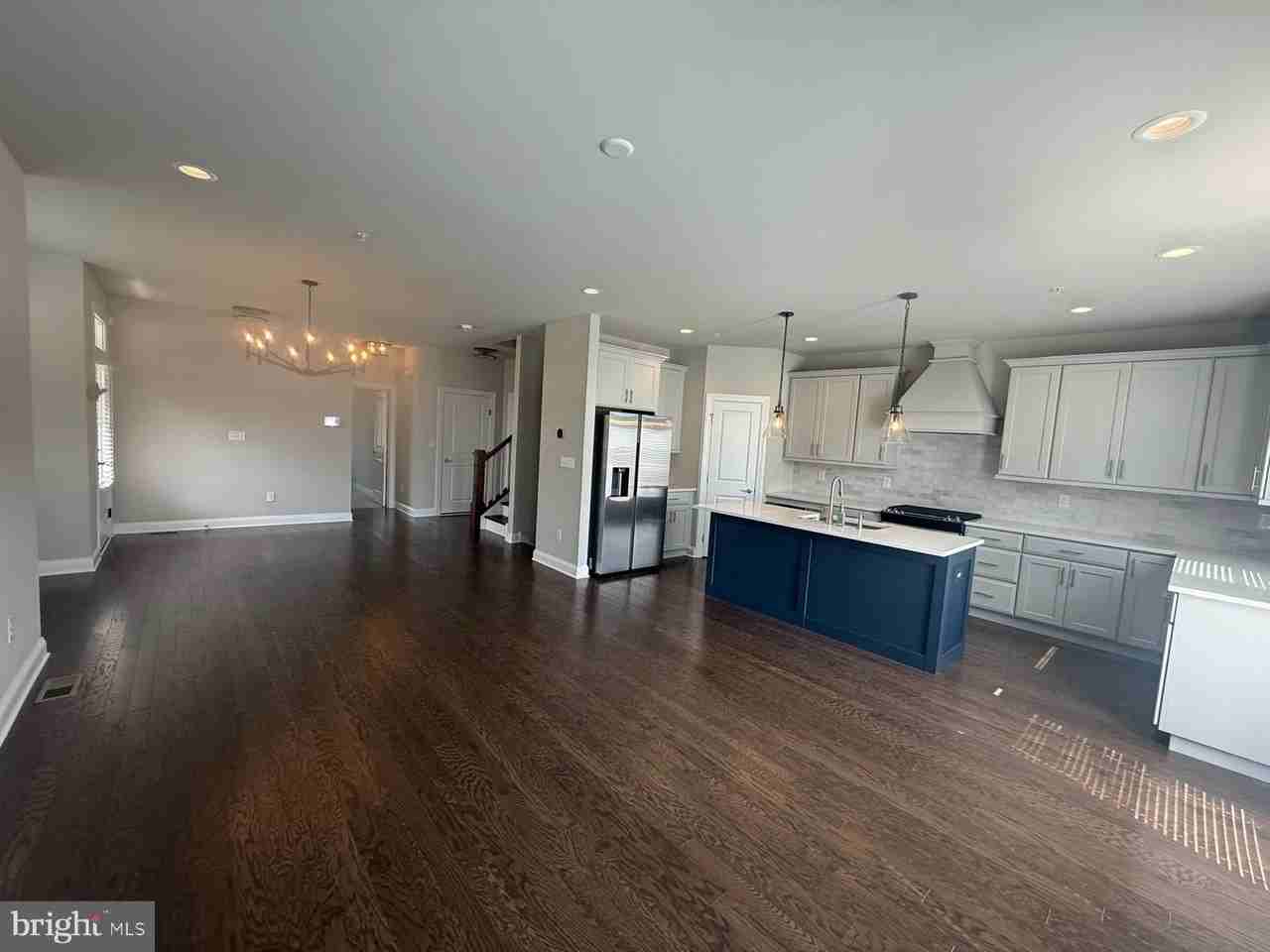 212 Foxhedge Rd - Photo 2 of 43