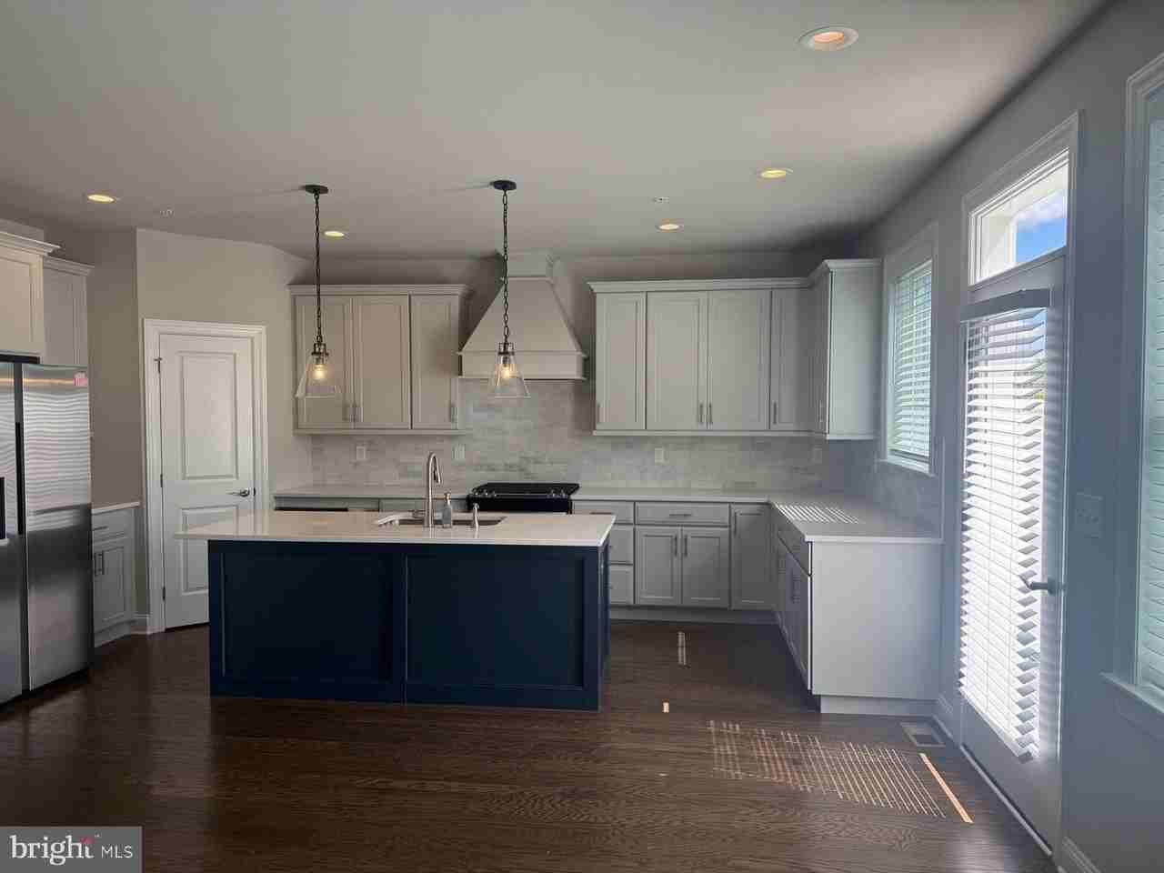 212 Foxhedge Rd - Photo 4 of 43