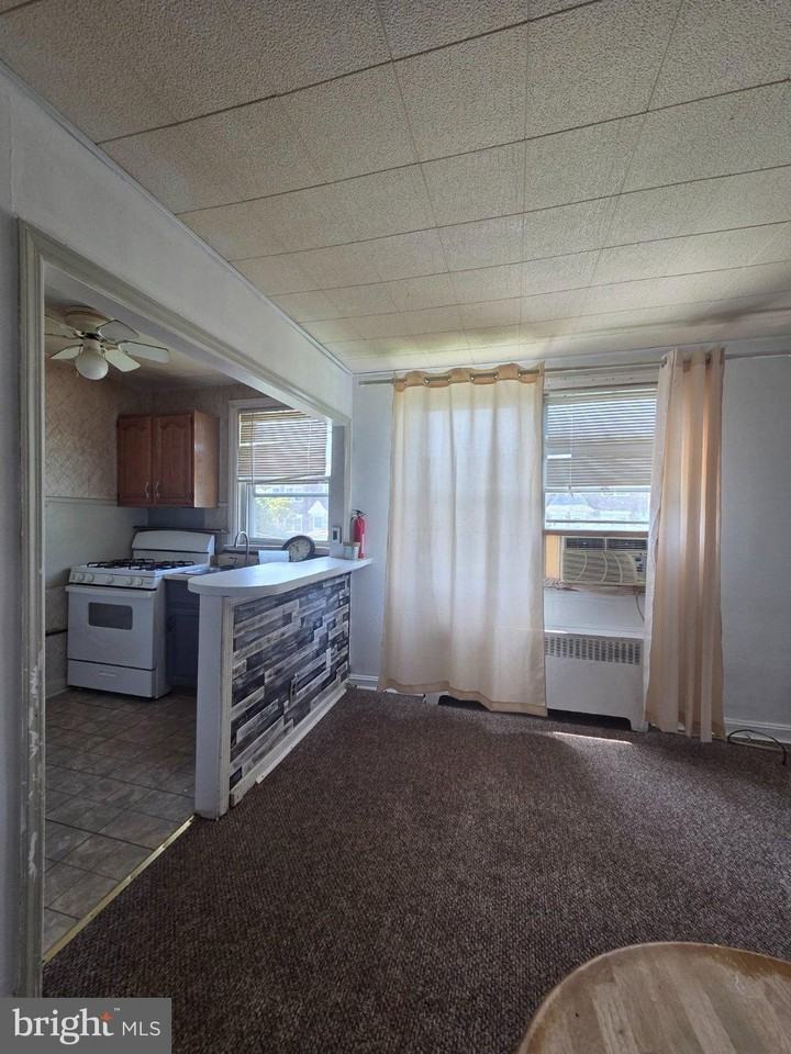 881 Windermere Ave - Photo 2 of 14