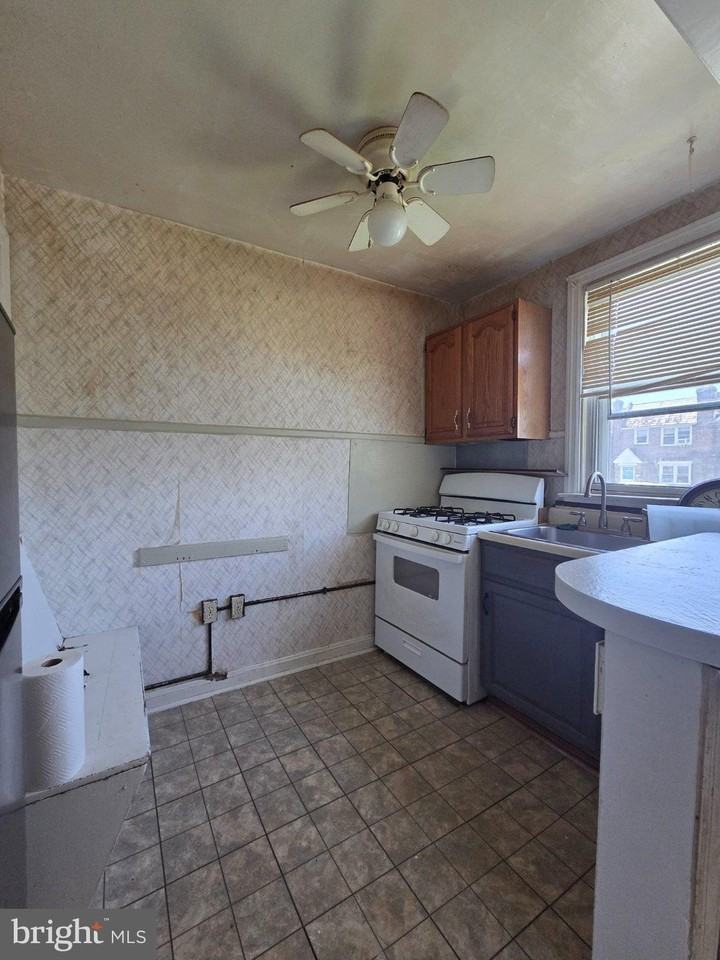 881 Windermere Ave - Photo 4 of 14