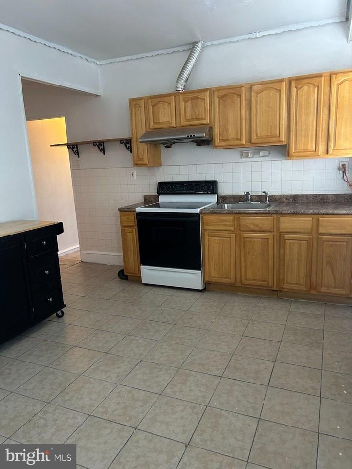 1515 Dickinson St #1 - Photo 3 of 9
