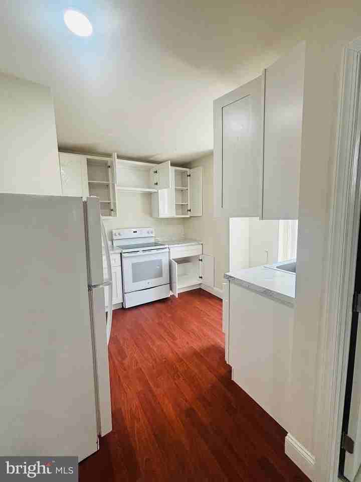 2841 N 5th St #2ndFL - Photo 3 of 9