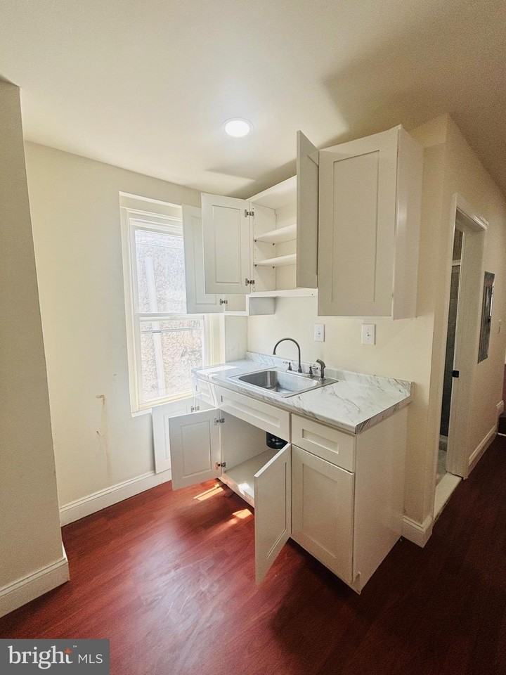2841 N 5th St #2ndFL - Photo 4 of 9