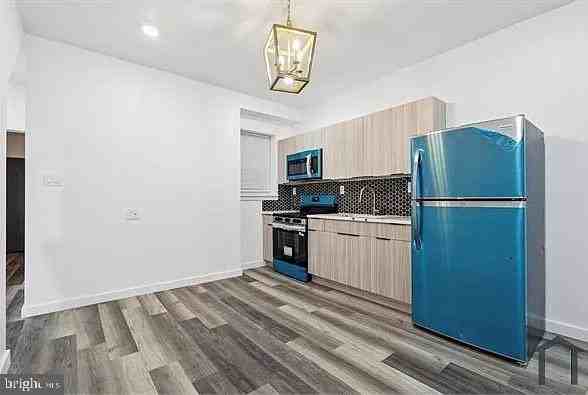 104 W Ontario St #1 - Photo 5 of 8