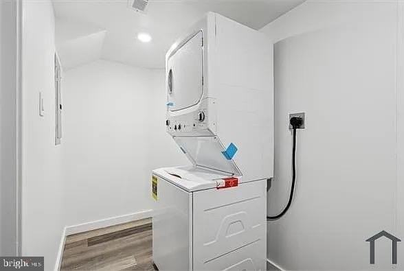 104 W Ontario St #1 - Photo 7 of 8