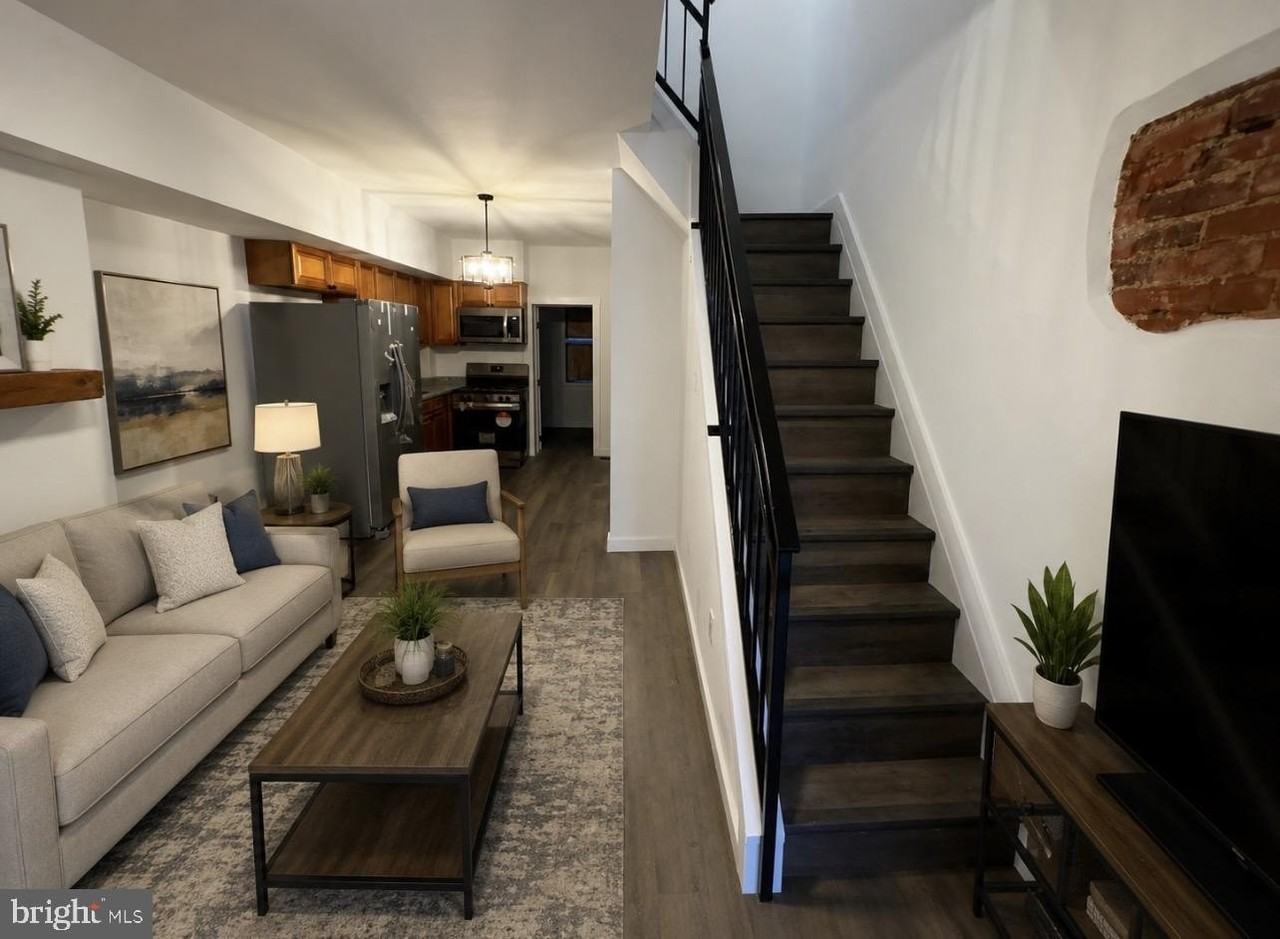 625 E Thayer St - Photo 2 of 9