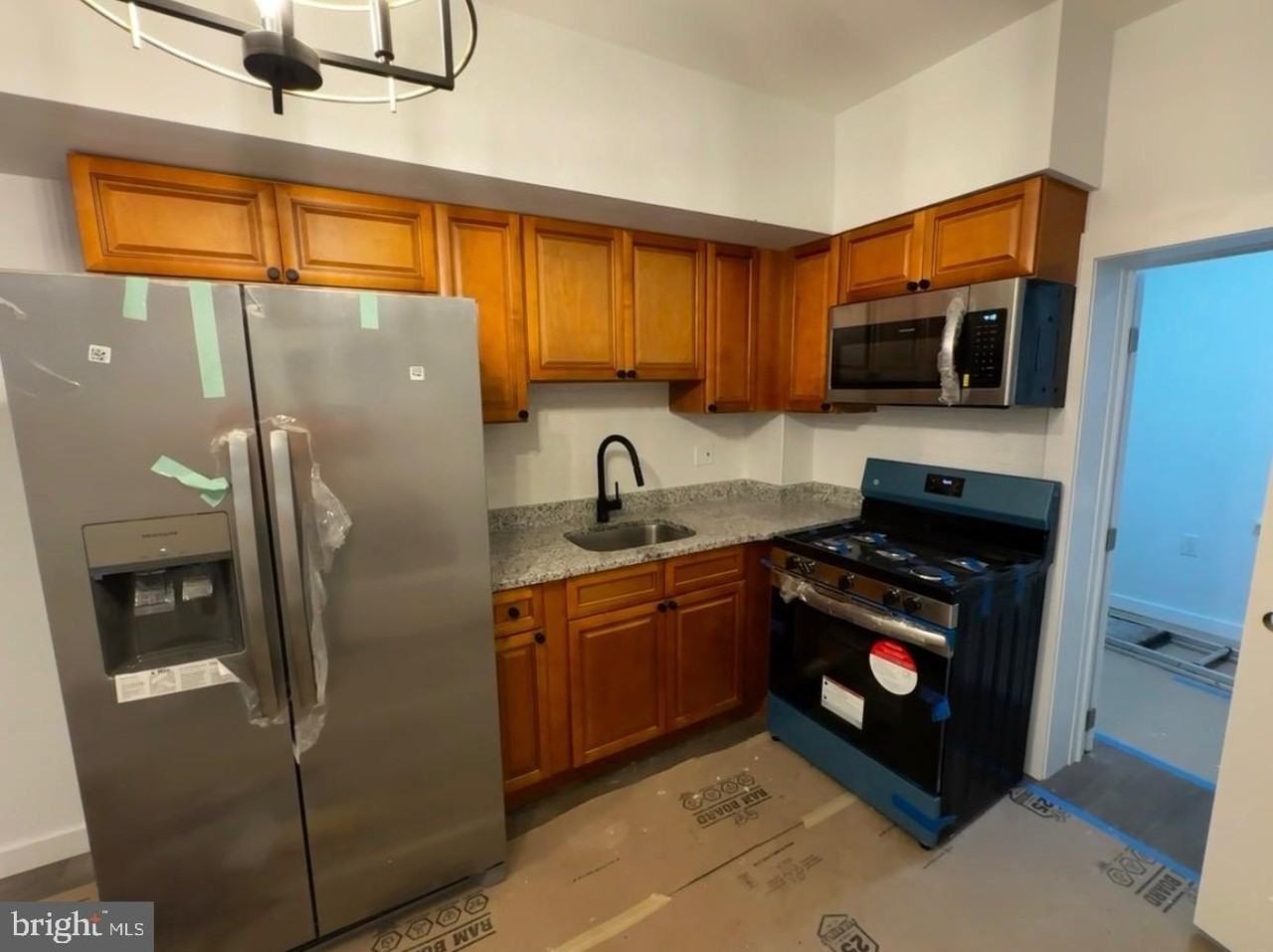 625 E Thayer St - Photo 7 of 9