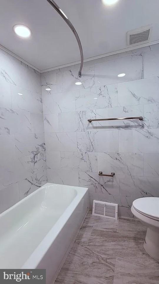 460 Parlin St - Photo 4 of 12
