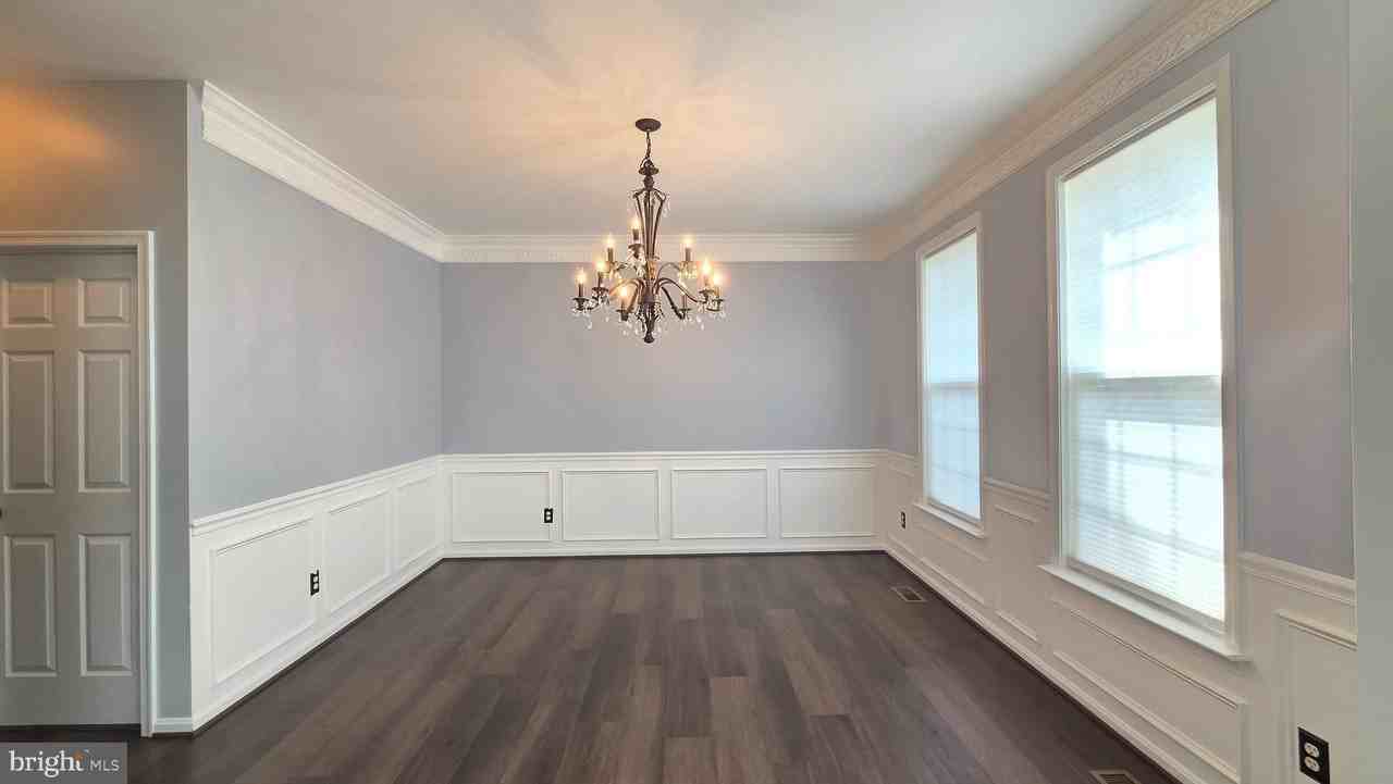 7659 Shuttington Dr - Photo 3 of 43