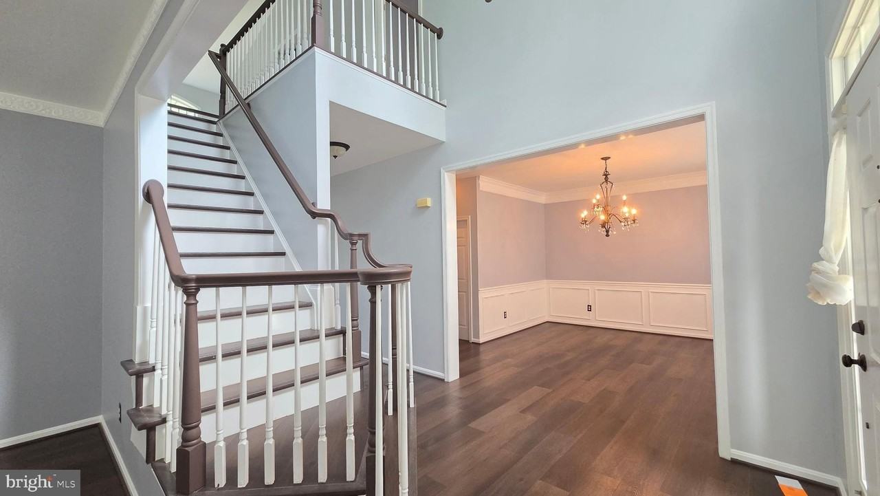 7659 Shuttington Dr - Photo 5 of 43