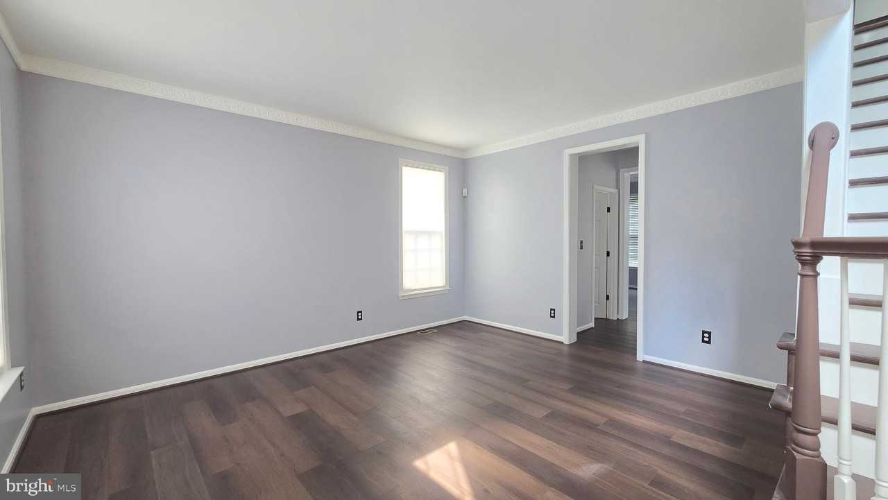 7659 Shuttington Dr - Photo 6 of 43