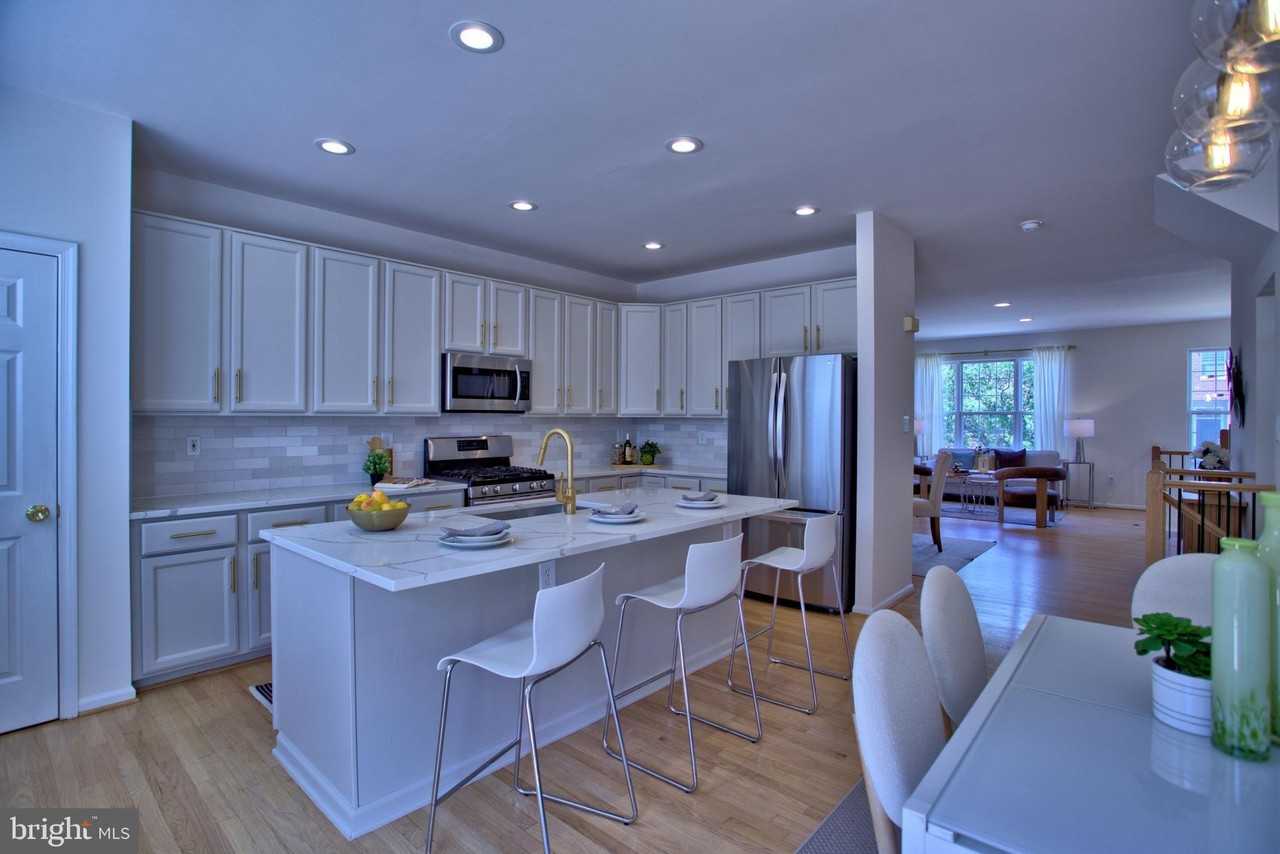 14679 Seasons Dr - Photo 3 of 37