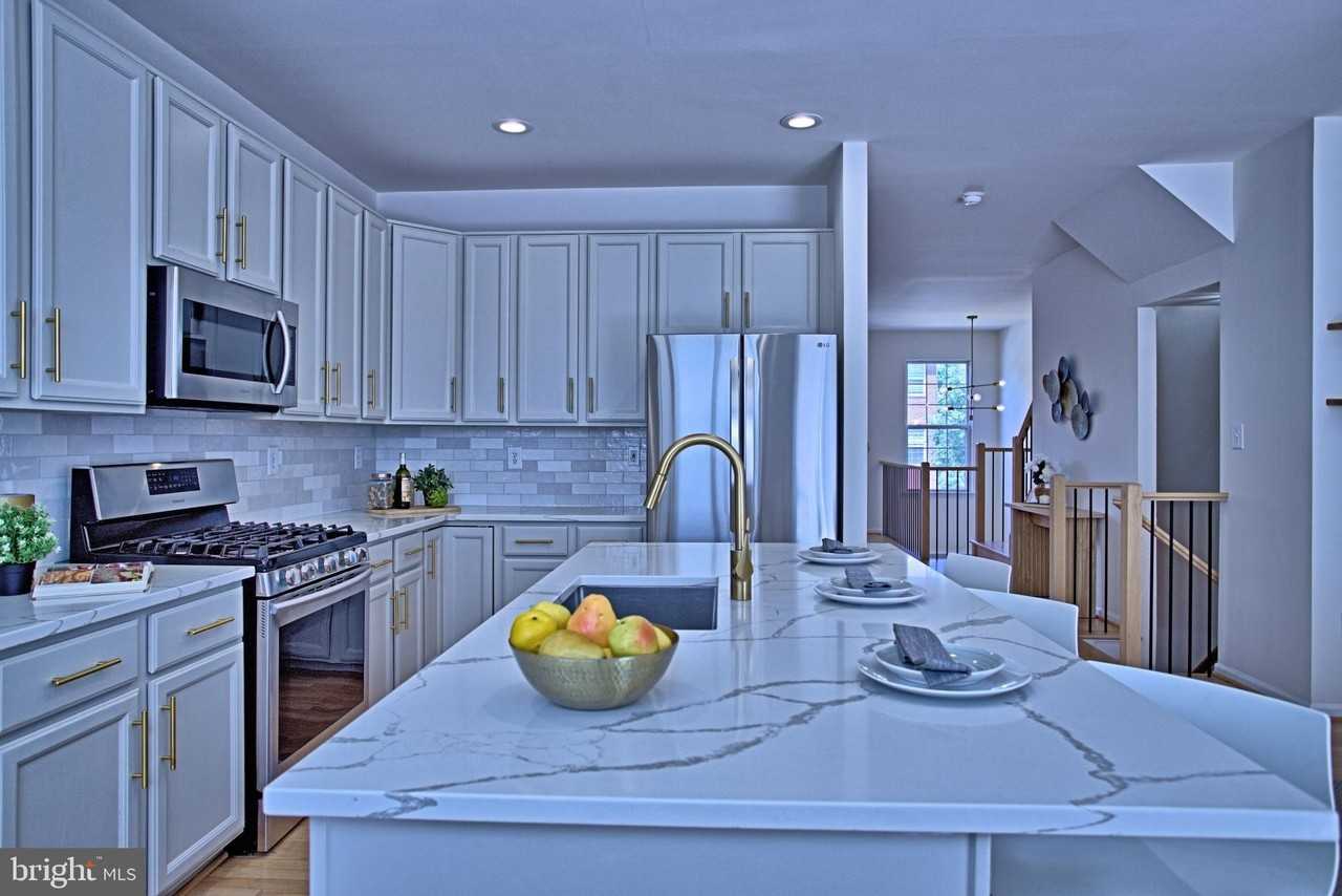 14679 Seasons Dr - Photo 5 of 37