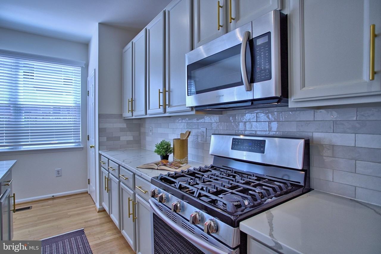 14679 Seasons Dr - Photo 6 of 37