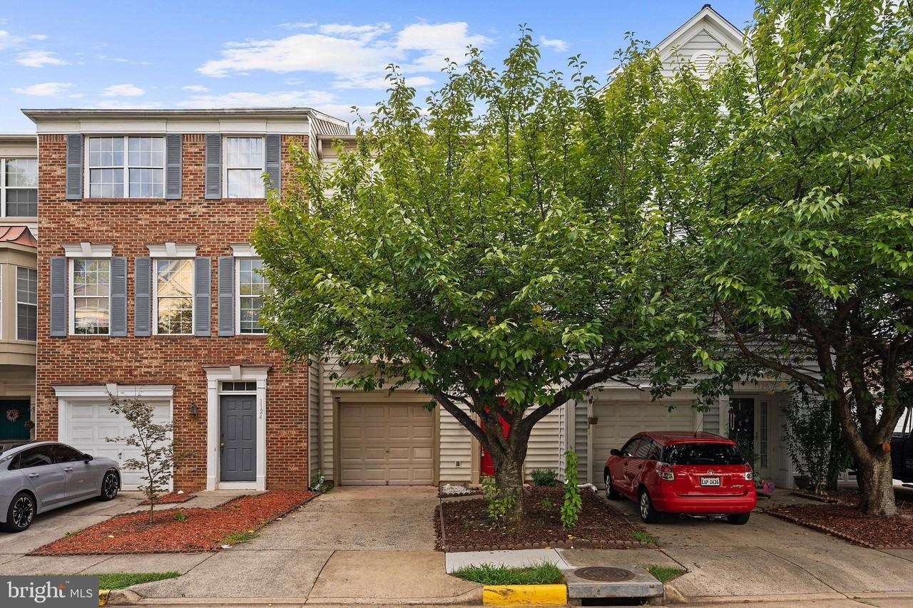 1122 Cypress Tree Pl - Photo 2 of 27