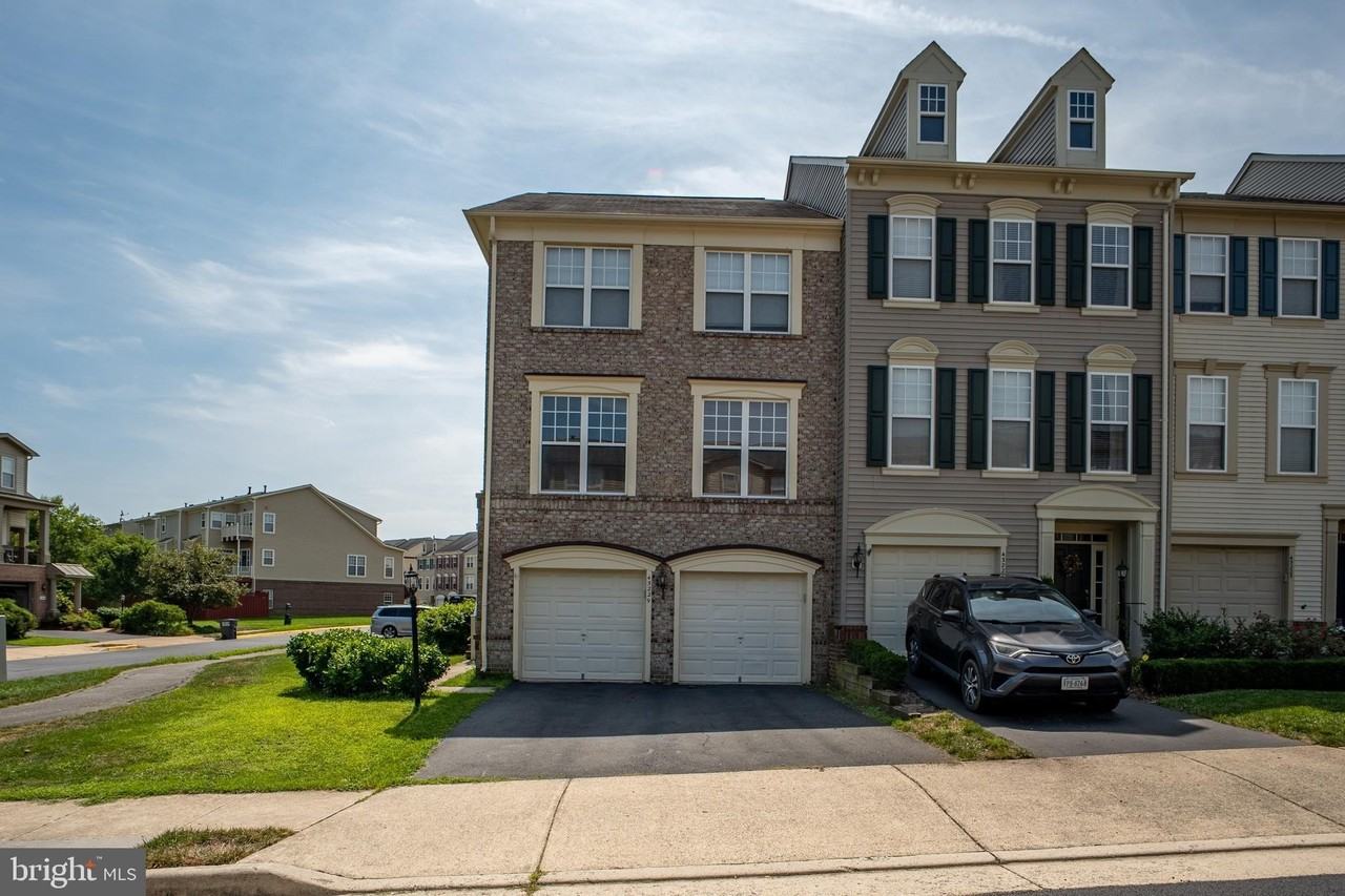 43229 Broxton Ter - Photo 2 of 39