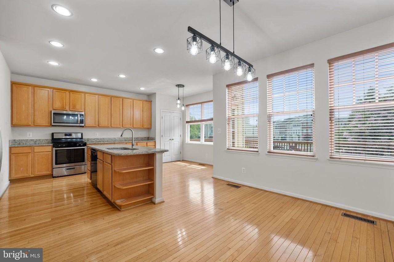 43229 Broxton Ter - Photo 7 of 39