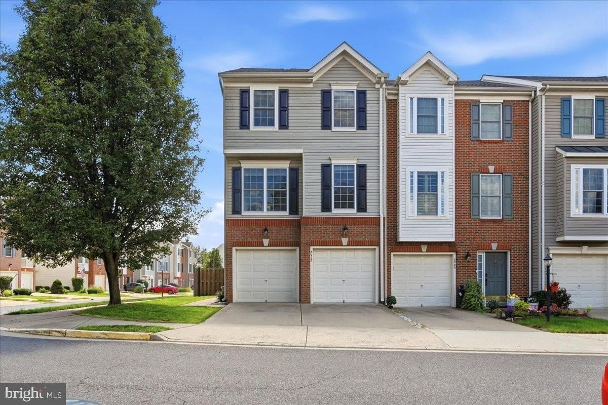 8928 Brewer Creek Pl - Photo 2 of 39