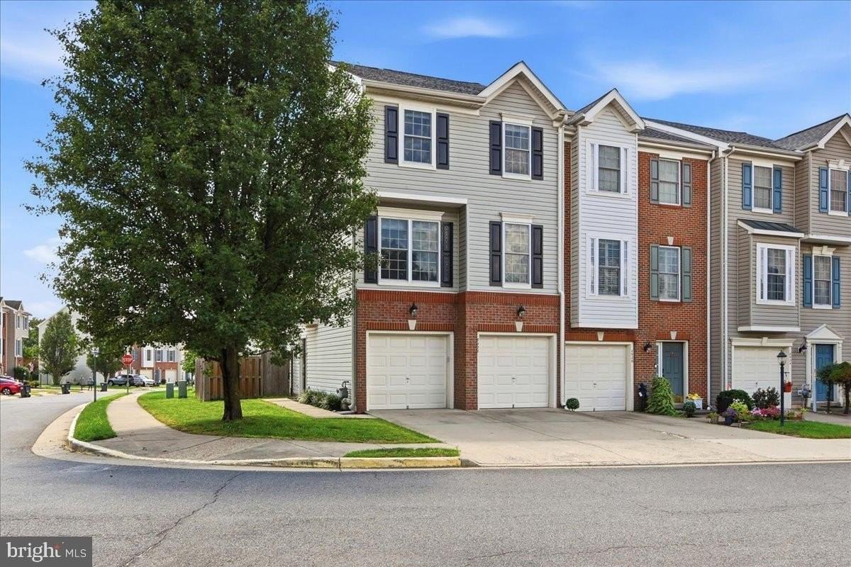 8928 Brewer Creek Pl - Photo 3 of 39