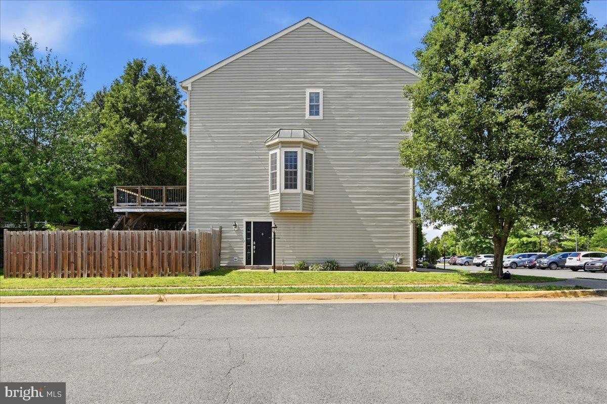 8928 Brewer Creek Pl - Photo 4 of 39