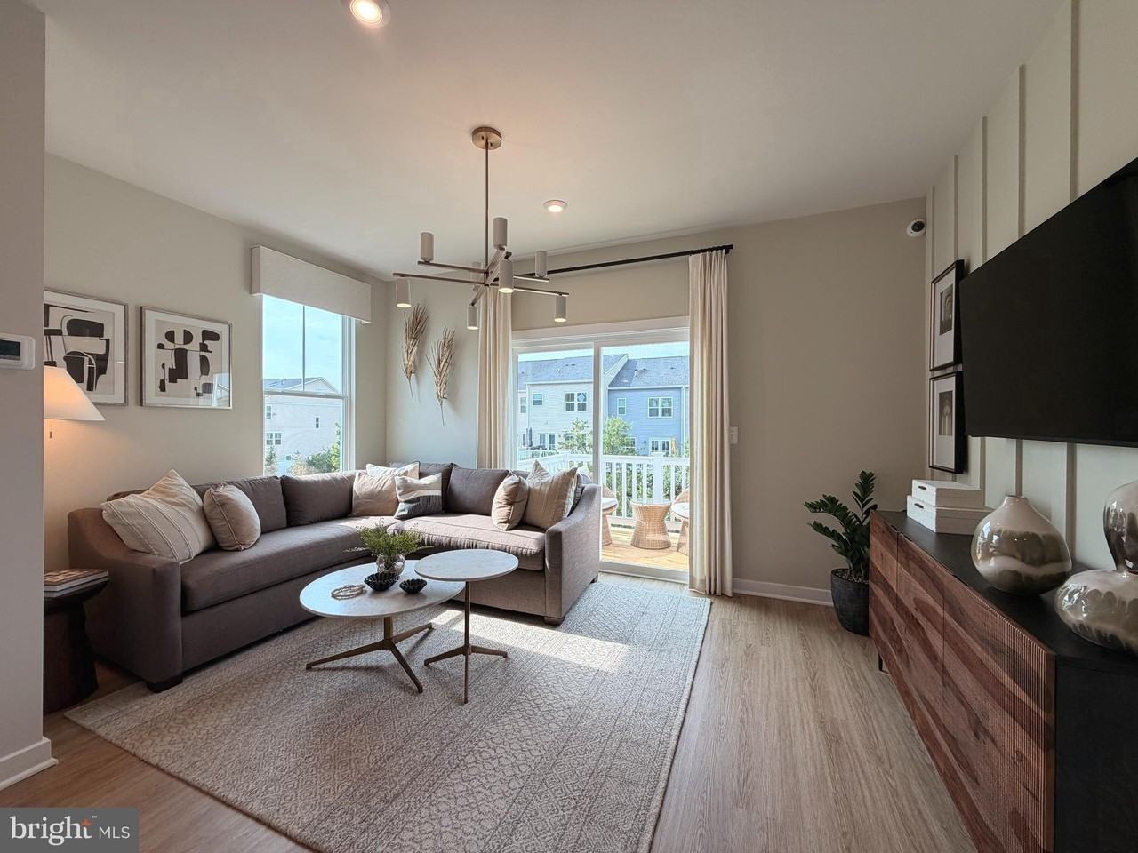 8889 Queensferry Rd - Photo 2 of 24