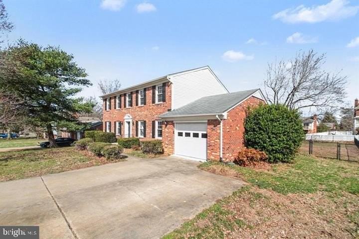 2113 Matthew Ln - Photo 2 of 24