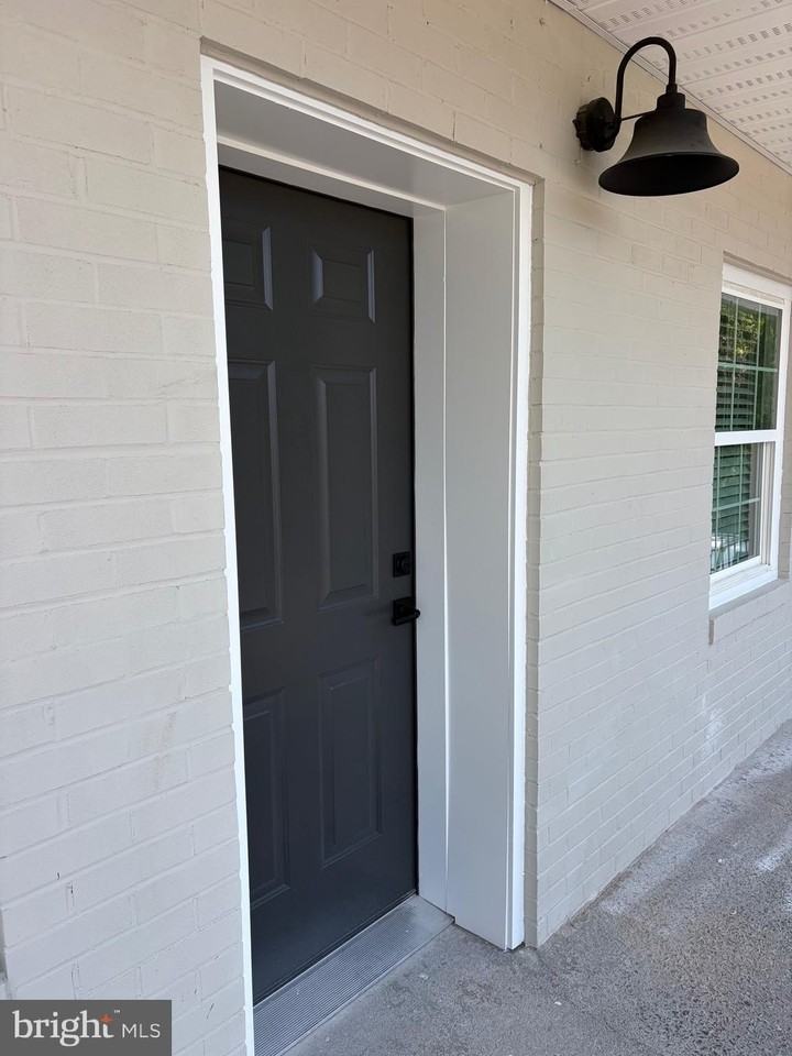517 Amherst St - Photo 2 of 18