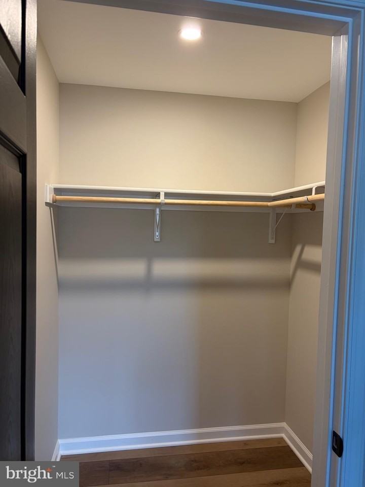 517 Amherst St - Photo 3 of 18