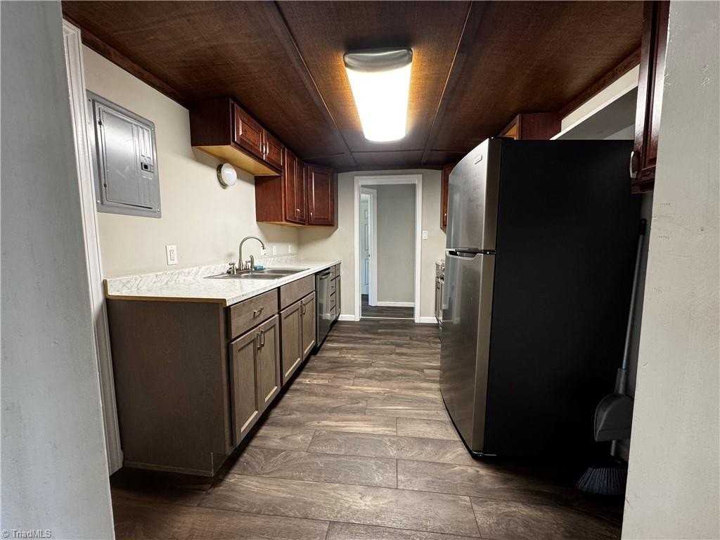 3912 Martin Ave - Photo 7 of 35