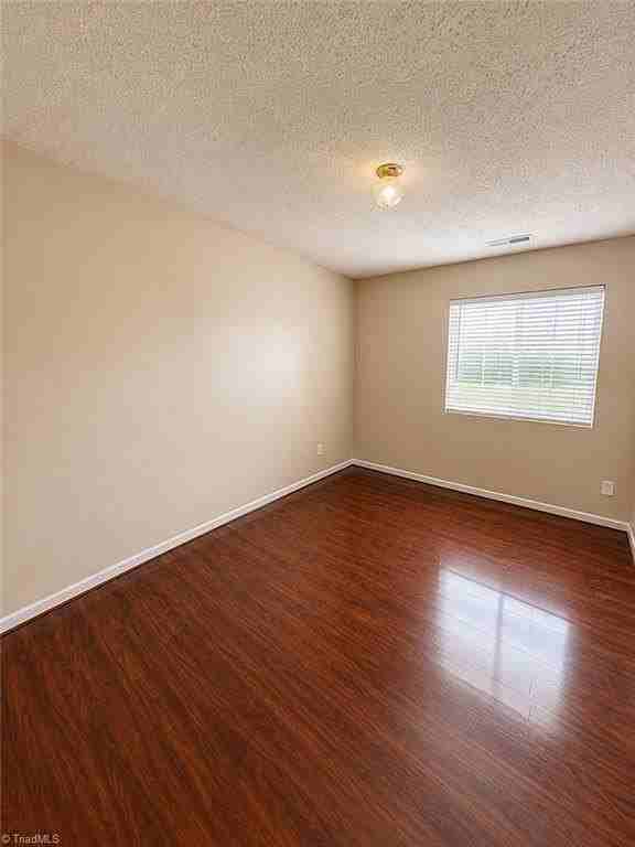 2610 Chatfield Dr - Photo 4 of 45