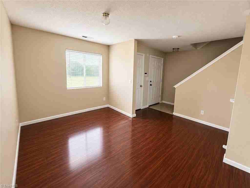2610 Chatfield Dr - Photo 5 of 45