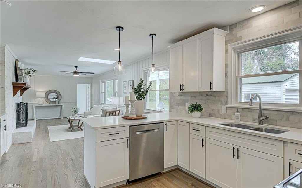 1145 Twin Oak Dr - Photo 4 of 25