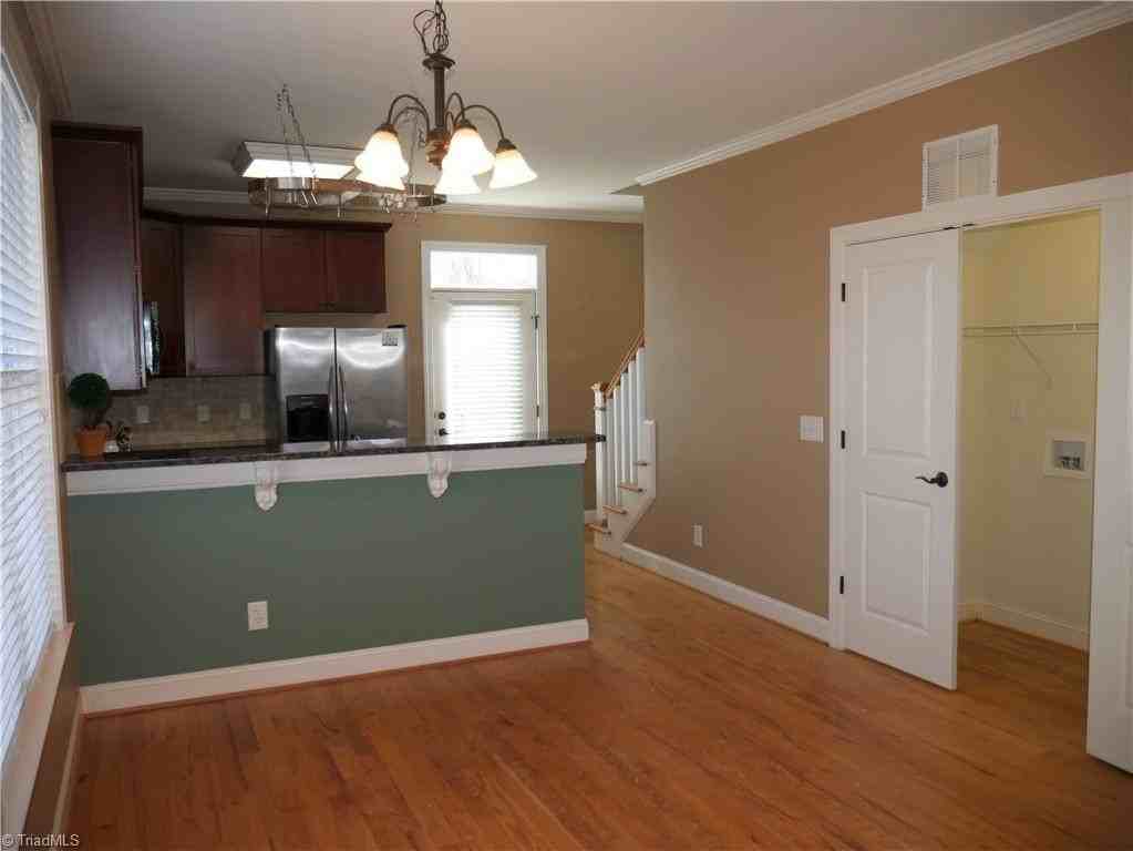1330 Mint St - Photo 4 of 16