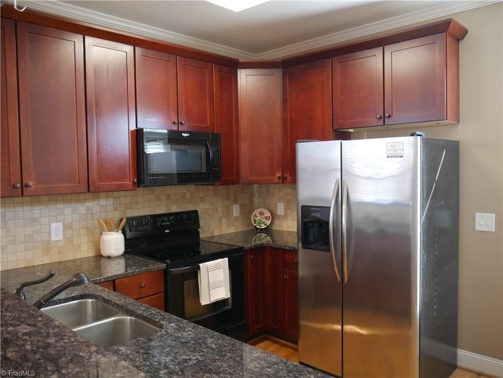 1330 Mint St - Photo 6 of 16