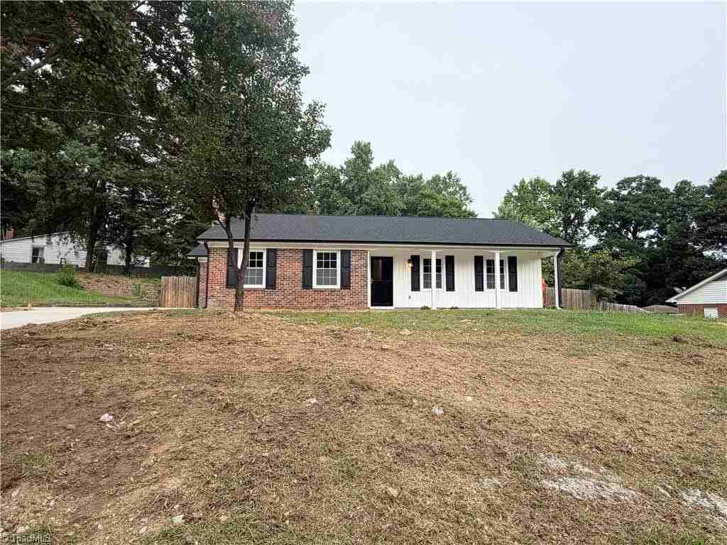 705 Lakecrest Ave - Photo 2 of 44