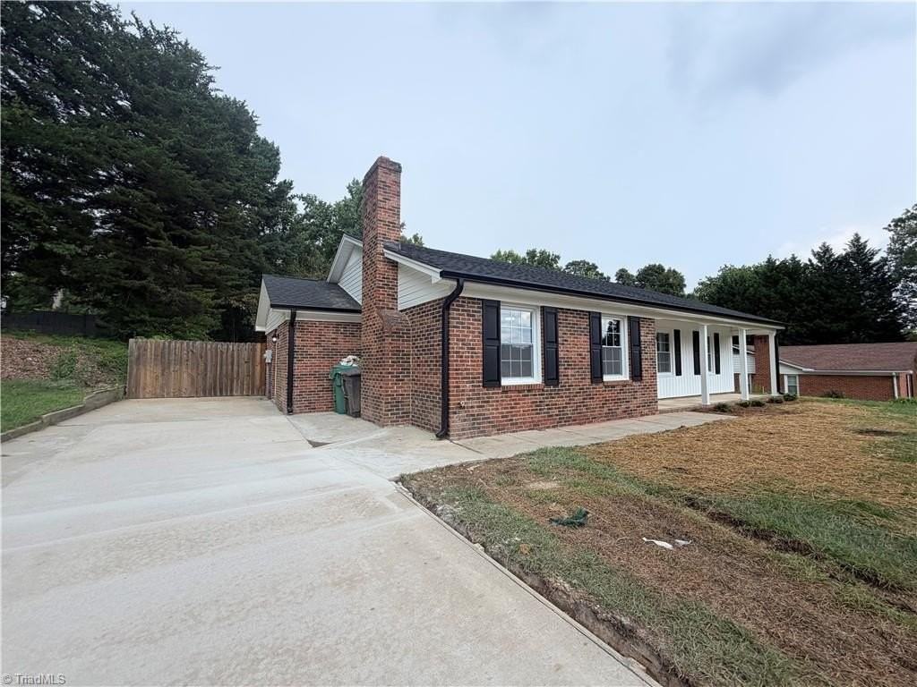 705 Lakecrest Ave - Photo 3 of 44