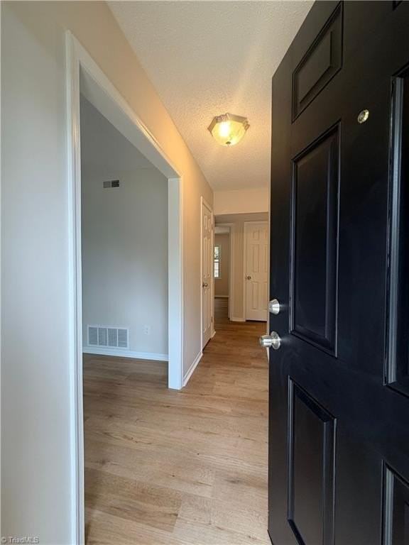 705 Lakecrest Ave - Photo 4 of 44